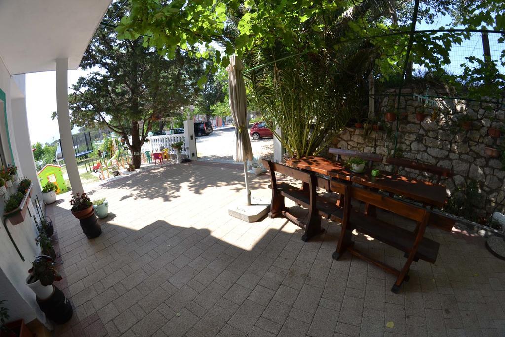 Apartmani Jenny I Tania ロパール エクステリア 写真