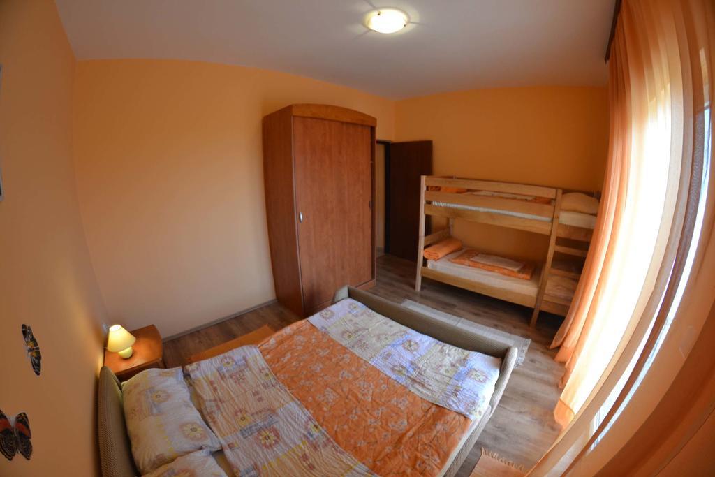 Apartmani Jenny I Tania ロパール エクステリア 写真