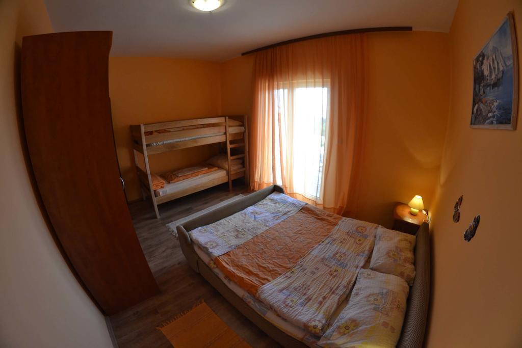 Apartmani Jenny I Tania ロパール エクステリア 写真